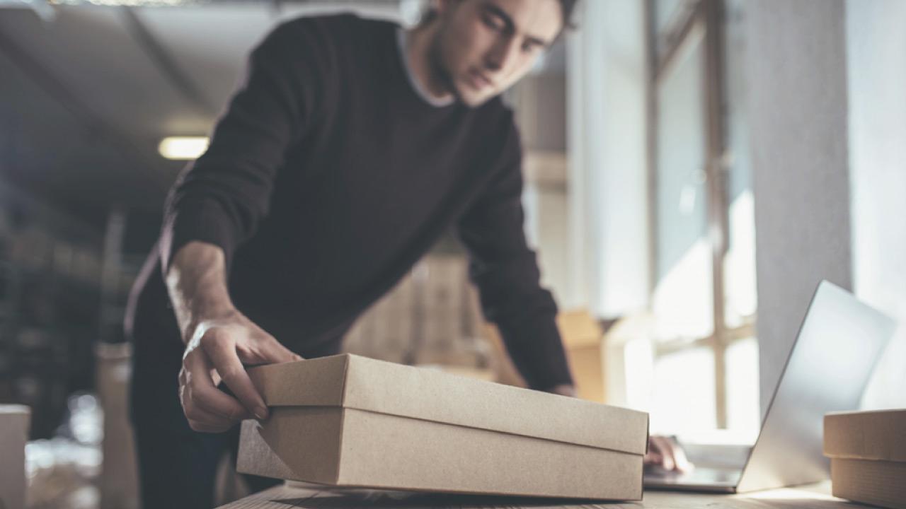 ¿Cómo ha afectado el desarrollo del comercio electrónico al retail y la logística en España?